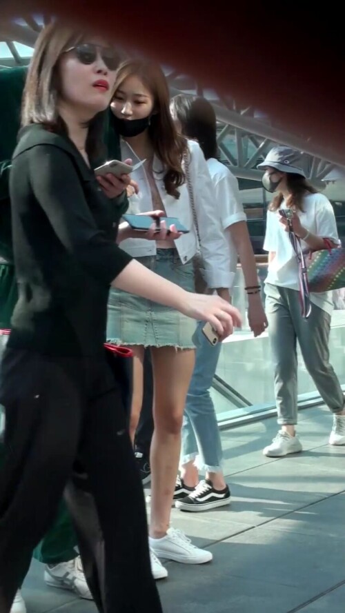 10.mp4 000100200 864x1536