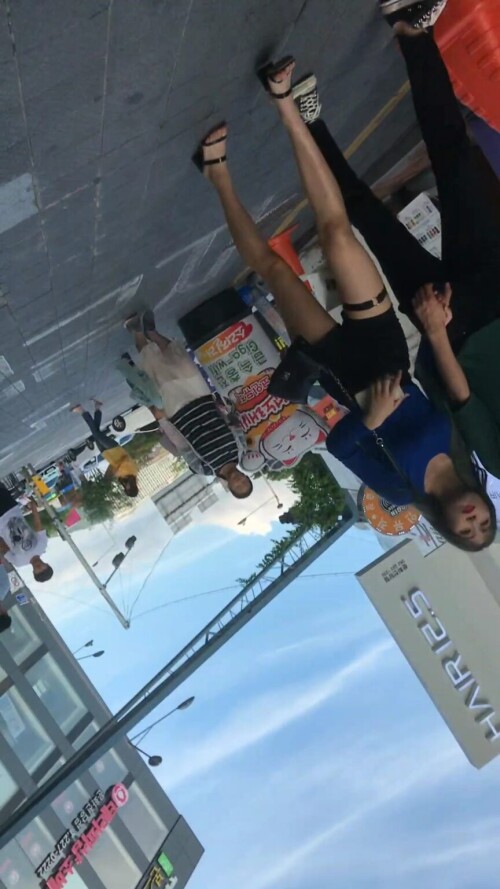 시내 허벅지초커년.mp4 000073552 864x1536