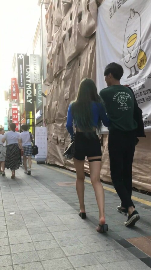 시내 허벅지초커년2.mp4 000019331 864x1536