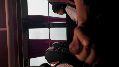 국산 고속버스 옆자리 바지 벗고 딸치다가 걸림 ㅋㅋㅋ.mp4 000170208 1536x864