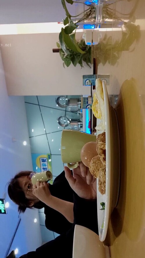 V 2.mp4 000032100 864x1536