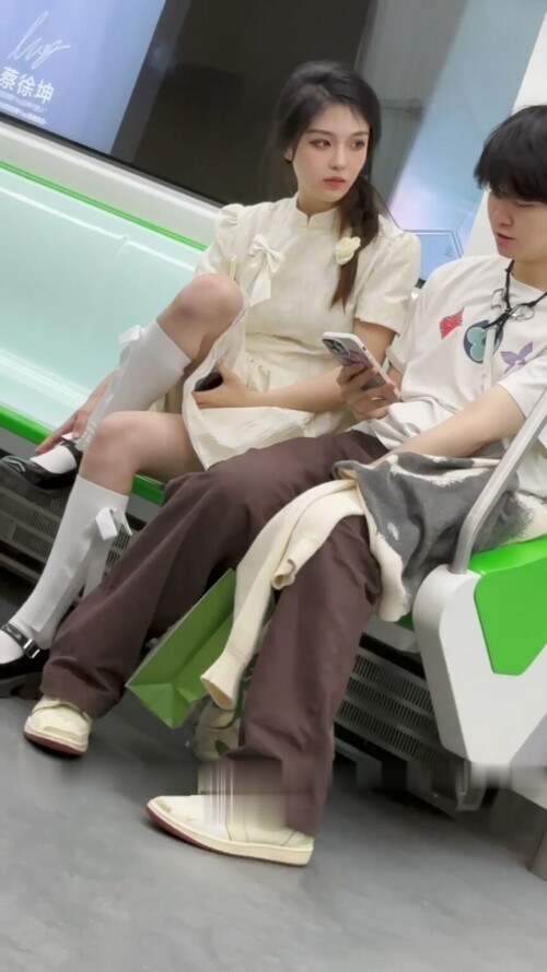 2.mp4 000058320 1 864x1536