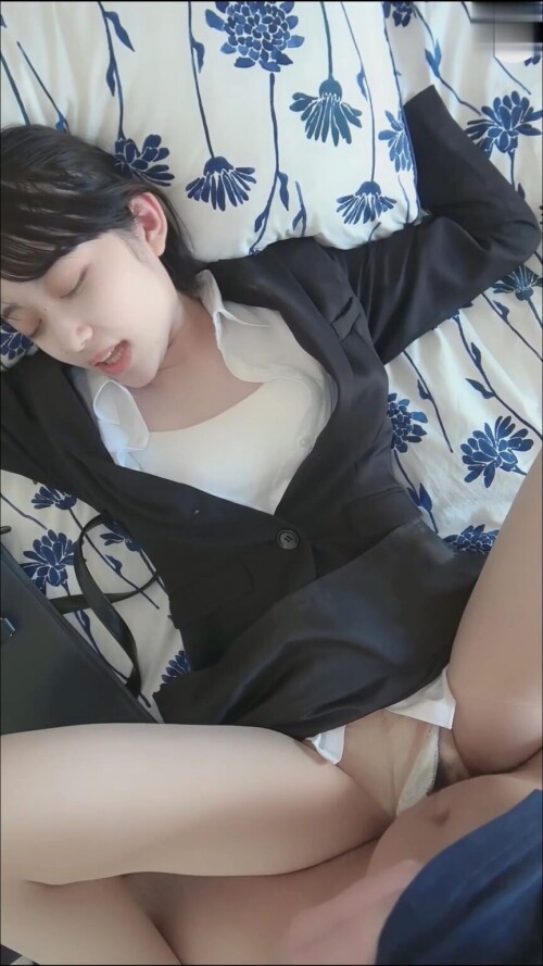 chn24092206.mp4 000090880 864x1536
