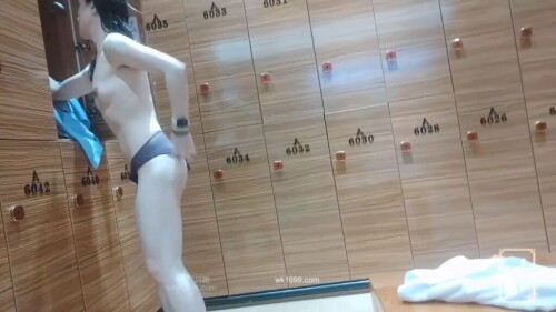 高档洗浴中心大叔重金买通内部员工偷拍❤️多位白白嫩嫩的美少妇洗澡换衣服.mp4 001527933 1024x576