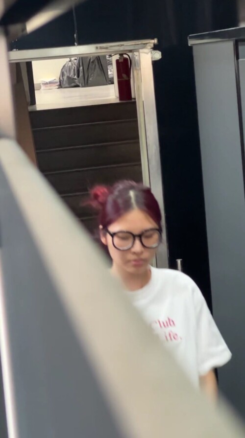 1 22.mp4 000000316 858x1536