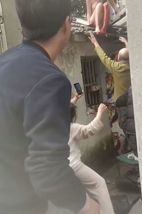 chn24110605.mp4 000035966 1365x2048