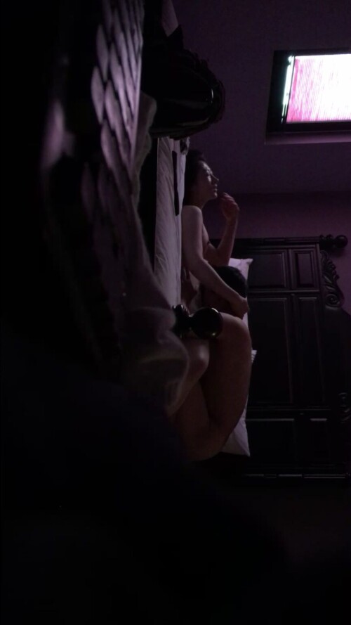 IMG 1076.mov 000127193 864x1536