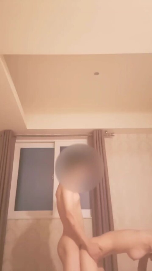 어린 가슴 큰 슬렌더 2대1 쓰리썸.mp4 000463162