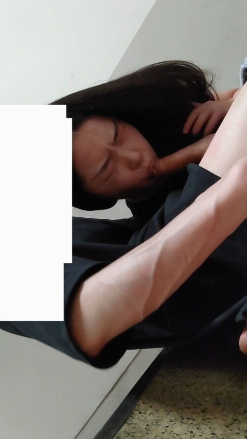 계단에서 간단.mov 000385166 864x1536