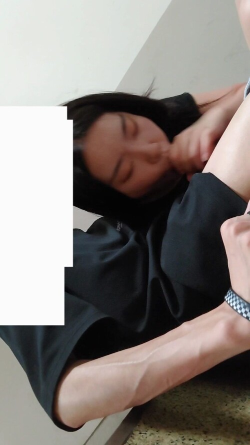 계단에서 간단.mov 000895166 864x1536