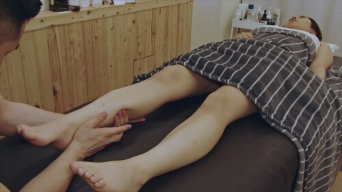 마사지를 잘 받는 20대 여대생 고객님.mp4 002641096 2048x1152