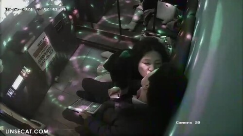 최신 크리스마스 누출 해킹된 한국 노래방 IP 카메라 보기 드문 성숙한 여성이 공공장소에서 성적 욕망에 탐닉합니다. 그녀는 너무 흥분해서 그녀의 애인 손가락이 그녀가 축.mp4 0