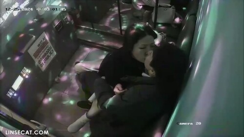 최신 크리스마스 누출 해킹된 한국 노래방 IP 카메라 보기 드문 성숙한 여성이 공공장소에서 성적 욕망에 탐닉합니다. 그녀는 너무 흥분해서 그녀의 애인 손가락이 그녀가 축.mp4 0