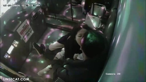 최신 크리스마스 누출 해킹된 한국 노래방 IP 카메라 보기 드문 성숙한 여성이 공공장소에서 성적 욕망에 탐닉합니다. 그녀는 너무 흥분해서 그녀의 애인 손가락이 그녀가 축.mp4 0