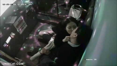 최신 크리스마스 누출 해킹된 한국 노래방 IP 카메라 보기 드문 성숙한 여성이 공공장소에서 성적 욕망에 탐닉합니다. 그녀는 너무 흥분해서 그녀의 애인 손가락이 그녀가 축.mp4 0