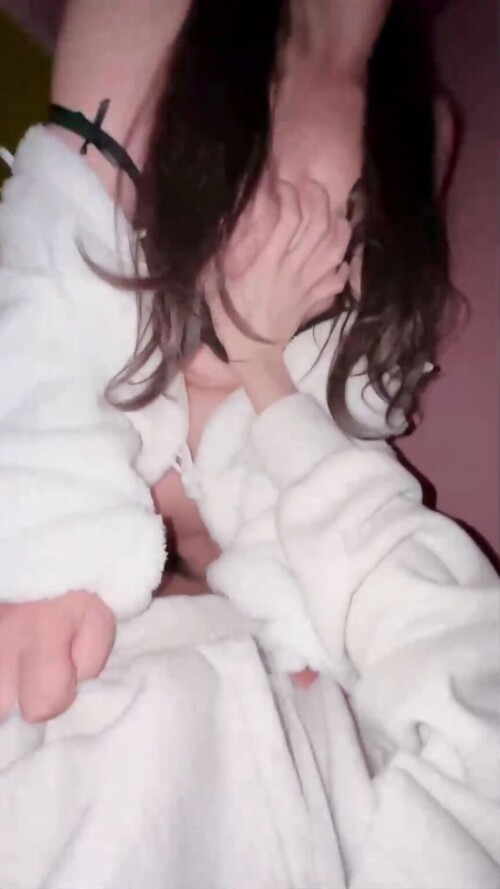 chn25010804.mp4 001175040 864x1536
