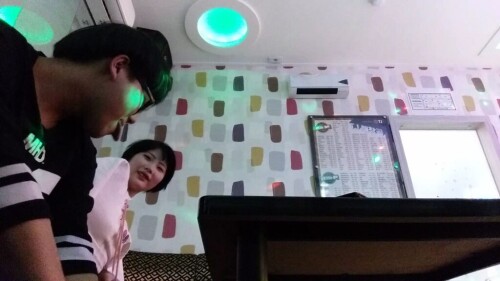노래방 어린커플.MP4 000390717 1024x576