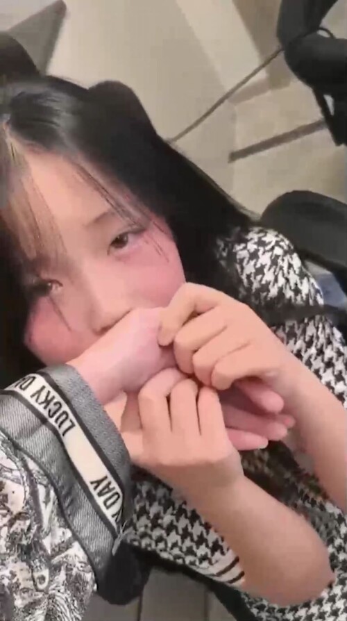 chn25021606.mp4 000001440