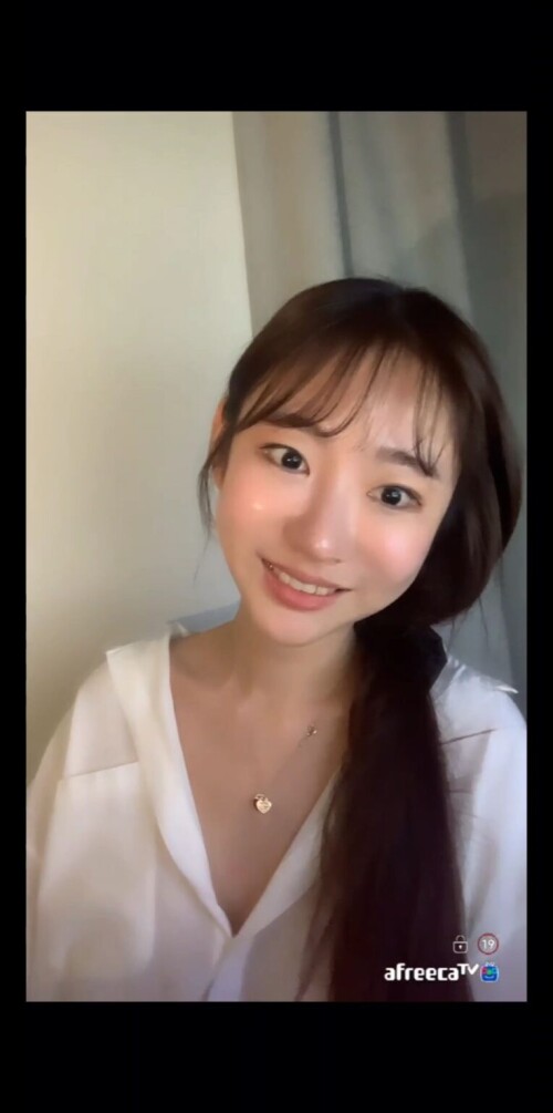 최초공개 둘기얏 비번방 첫방 가슴노출.mp4 000244362 764x1536