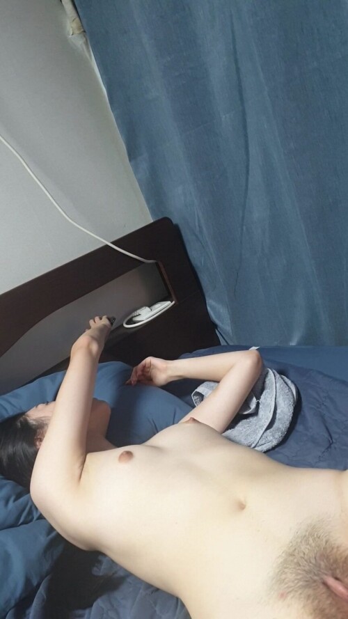 스스로 벌려주는 존예 키방녀.mp4 000010428 864x1536