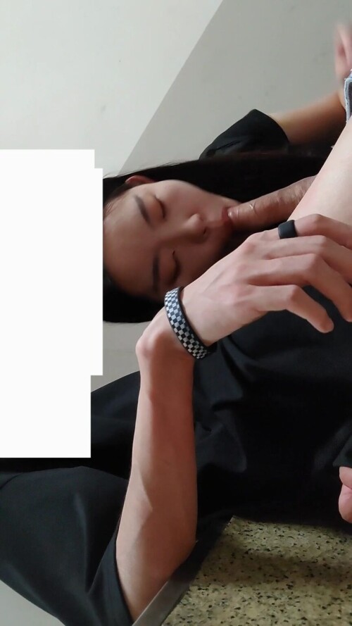 계단에서 간단.mov 000305366 864x1536