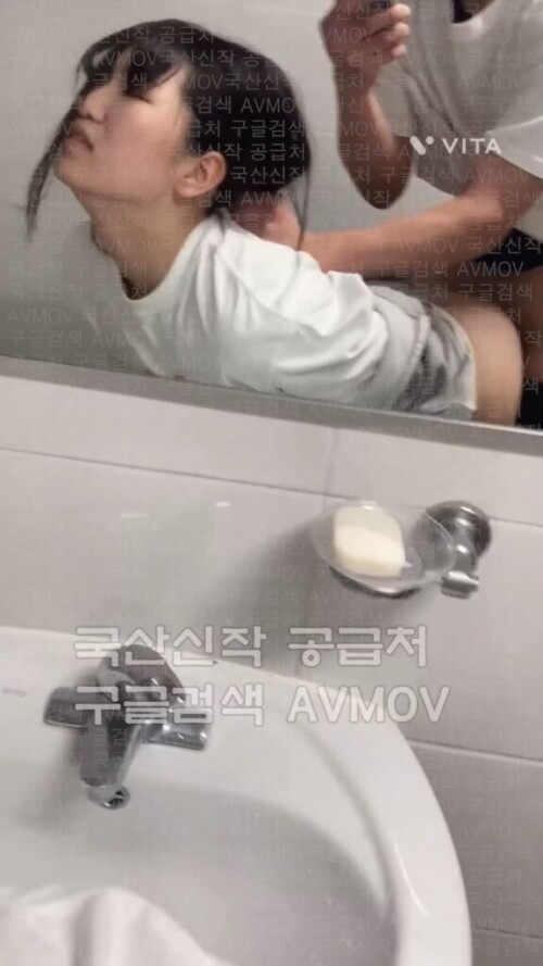 지하철 화징실 딥오럴 후 머리채잡고 뒤치기.mp4 000649815 576x1024
