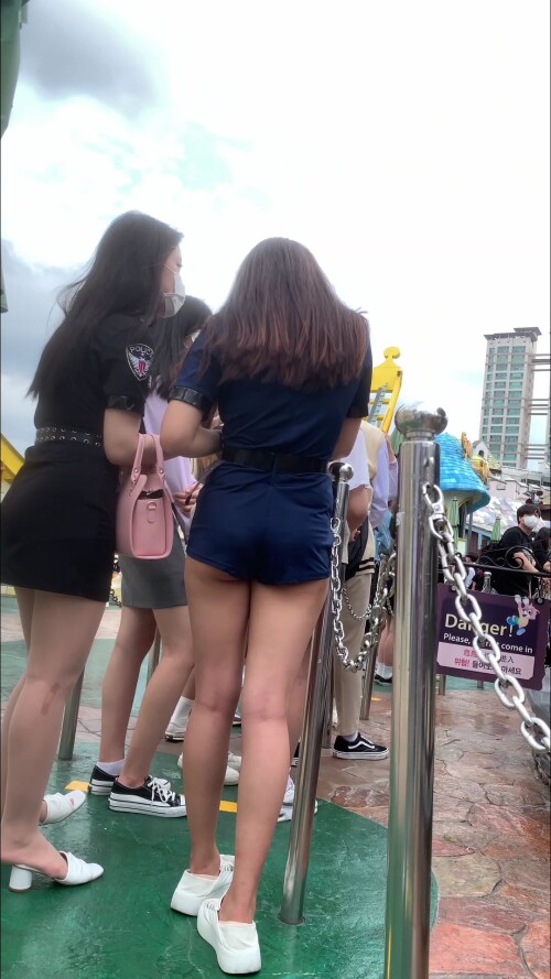 롯데월드 엉밑살년.mp4 000000483