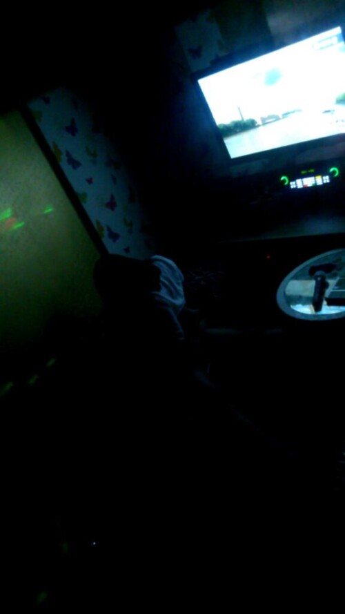 노래방에서 해바라기 노래에 맟춰 율동.mp4 000094319 576x1024