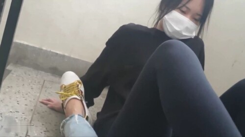 계단간단레깅스녀양말신고 풋잡딸 얼공작.mp4 000014166 1536x864