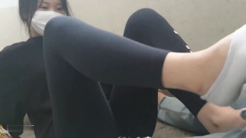 계단간단레깅스녀양말신고 풋잡딸 얼공작.mp4 000043366 1536x864