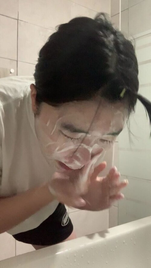 IMG 0992.MOV 000276521 576x1024