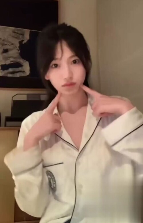 chn25082206.mp4 000050500 660x1024