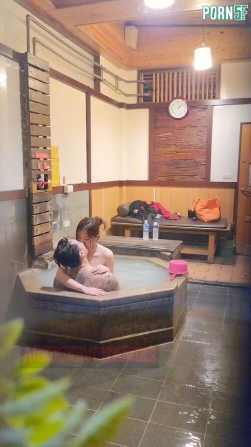 chn25101009.mp4 000703733 576x1024