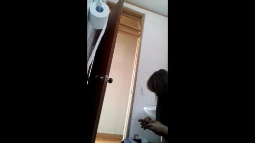 실제 나의 친여동생 20살 차진희 화장실 몰카영상.mp4 000040166