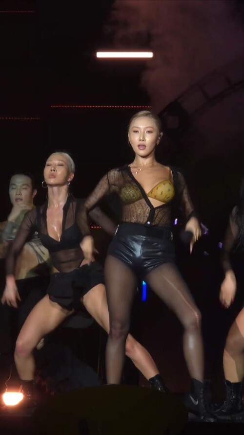 20240824 HWASA 화사 워터밤 수원 2024 1080p.mp4 000228200