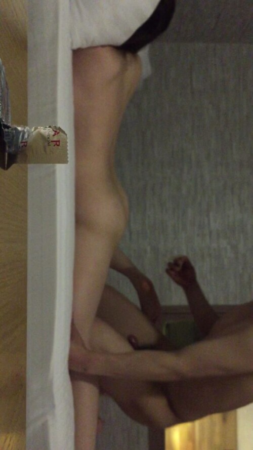 오피녀 똥구멍 까지 빨아주는 찐따남마무리 有 콘돔앵글작.MOV 000271778 576x1024