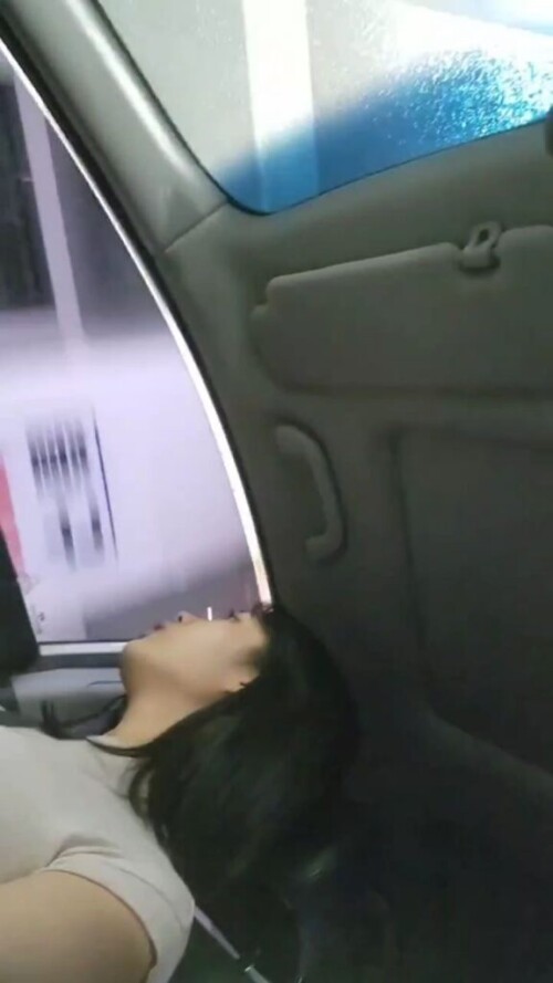 신작미공개 되게 찔끔 나왔다는 차간단녀.MP4 000000166 576x1024